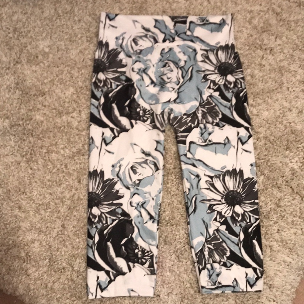 Fun workout capris! Size L/XL